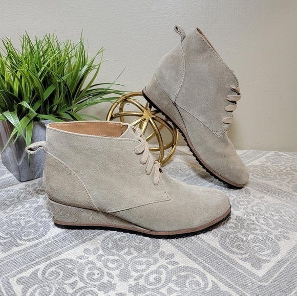 Susina | 7 'Reid' Suede Lace-Up Wedge Booties ankle boots - Picture 9 of 15
